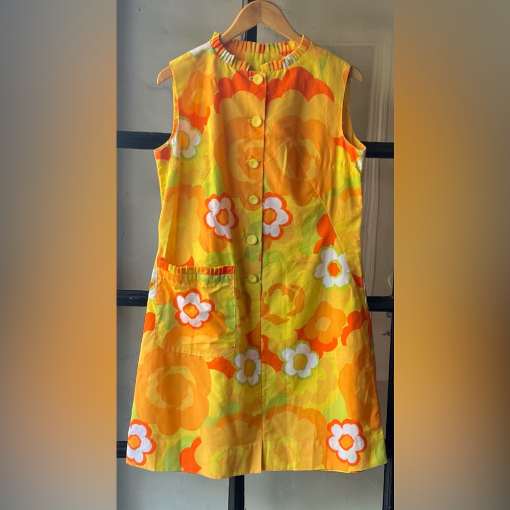 Groovy 60’s Vintage Mod Flower Power Dress